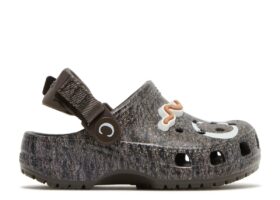 Anwar Carrots x Clog Kids ’Soil – Espresso’