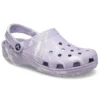 Klassiska, avslappnade unisex-sandaler i lila
