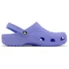 Klassiska träClogs i krokodillskinn ”Purple”
