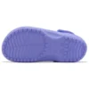 Klassiska träClogs i krokodillskinn ”Purple”