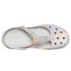 Sandaler med vita blommor