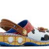 Toy Story x Classic Clog för småbarn ”Woody” Toy Story x Classic Clog för småbarn ”Woody”